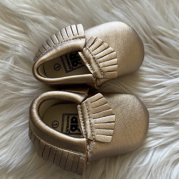 Romirus | Gold Metallic Infant Moccasins with Fringes Size 1 - Picture 2 of 8